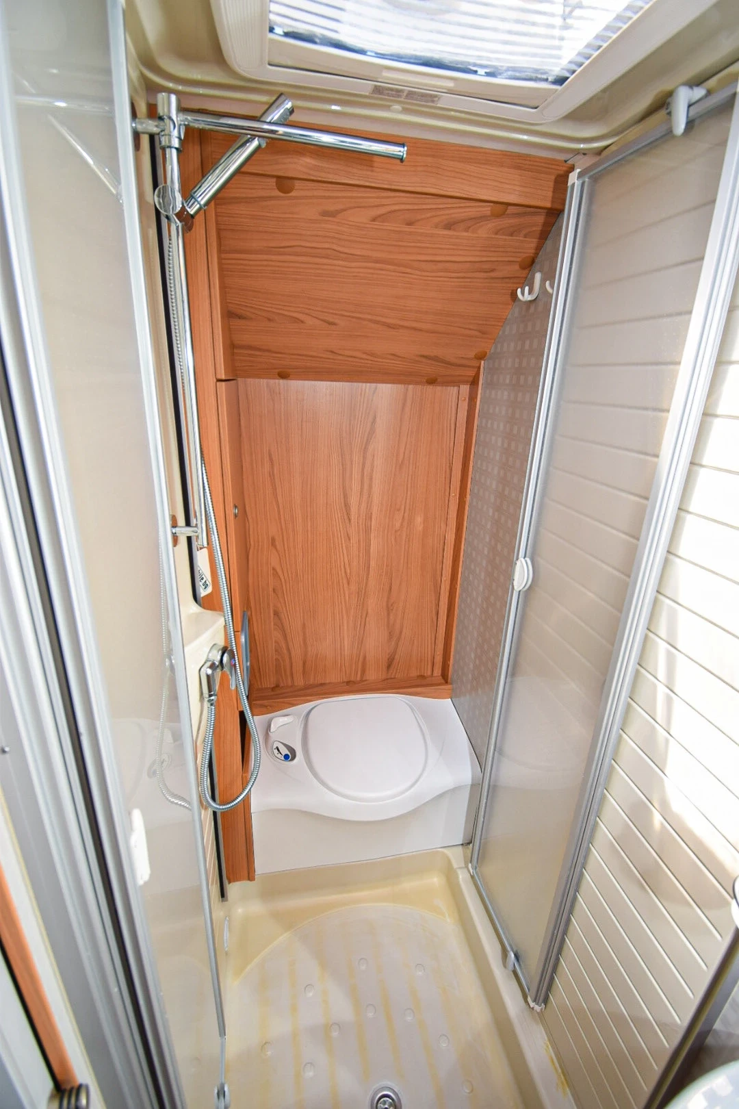 ������ Burstner Aviano I 684 | Mobile.bg � ����������� 16