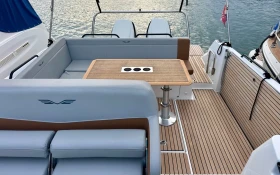Моторна яхта Beneteau Flyer sundeck 9, снимка 9