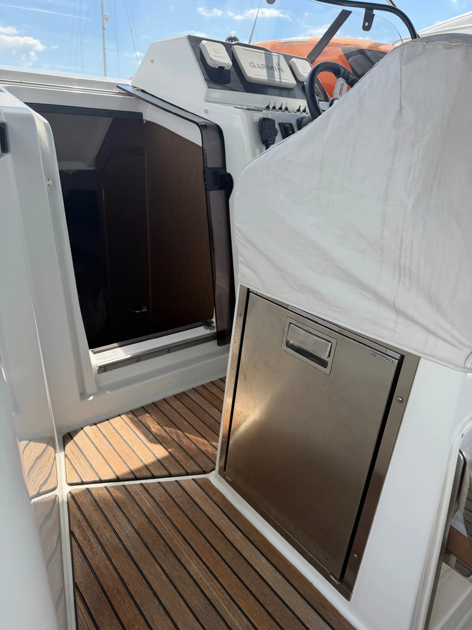 Моторна яхта Beneteau Flyer sundeck 9, снимка 16 - Воден транспорт - 55081081