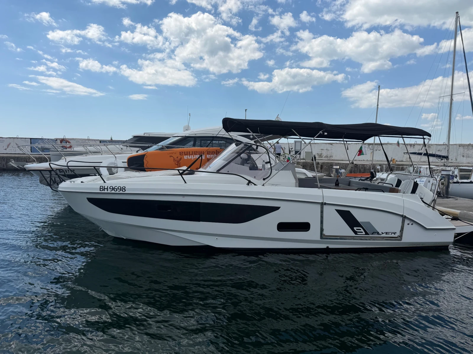 Моторна яхта Beneteau Flyer sundeck 9, снимка 14 - Воден транспорт - 55081081