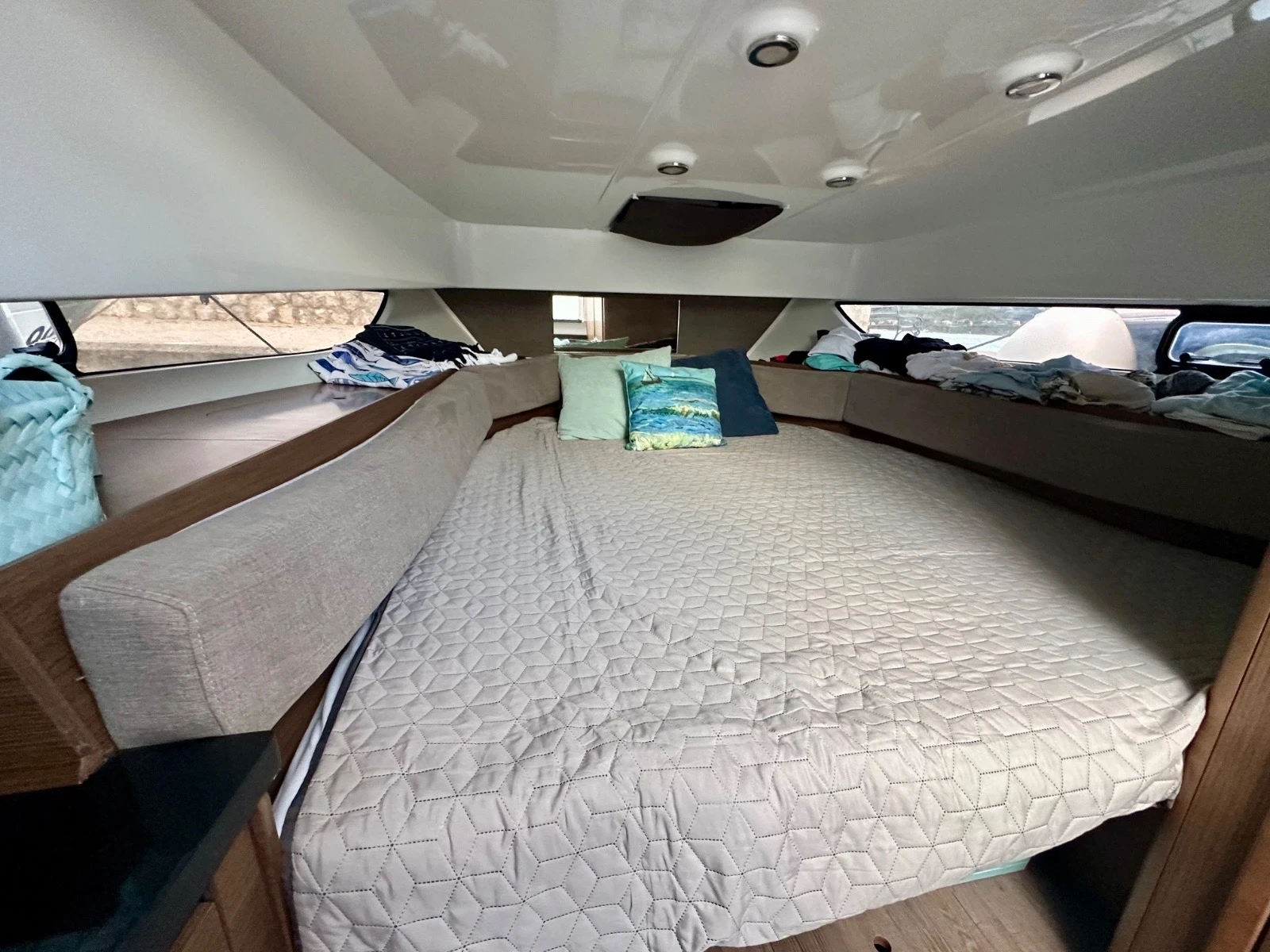 Моторна яхта Beneteau Flyer sundeck 9 - изображение 8