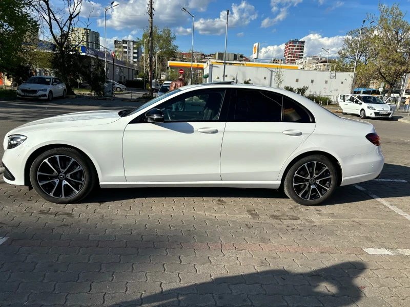 Mercedes-Benz E 220 4-MATIC Avantgarde ГАРАНЦИОНЕН, снимка 8 - Автомобили и джипове - 47149419