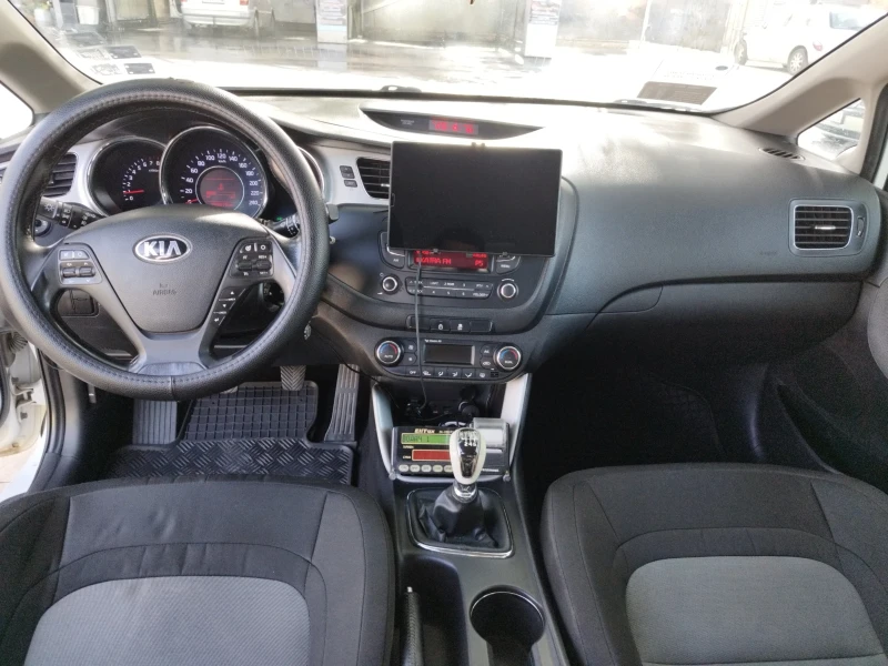 Kia Ceed 1.4 В цената таблета и апарата, снимка 8 - Автомобили и джипове - 47381958