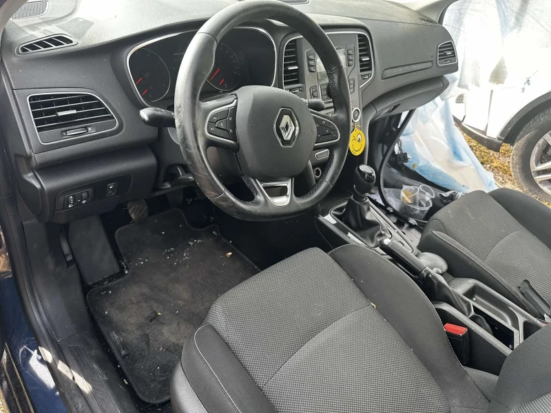 Renault Megane, снимка 7 - Автомобили и джипове - 48620508