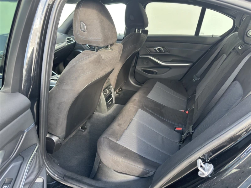 BMW 320 xDrive, снимка 10 - Автомобили и джипове - 52686777