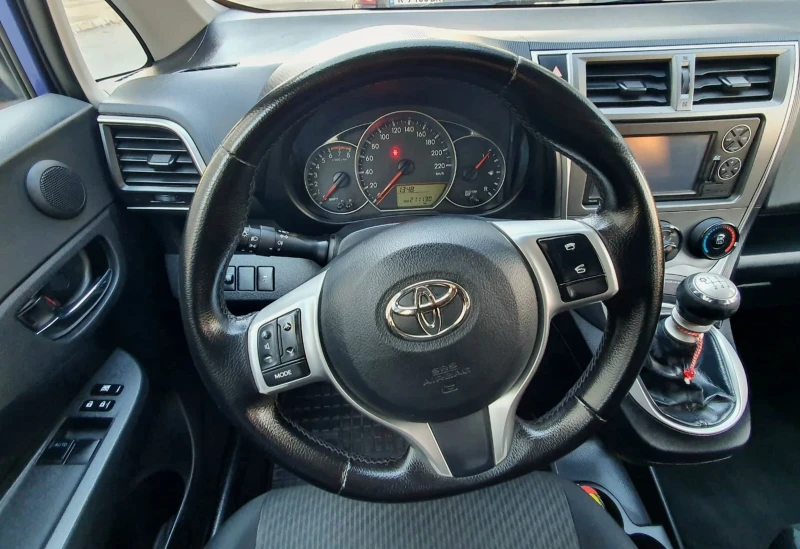 Toyota Verso S, снимка 9 - Автомобили и джипове - 52912905