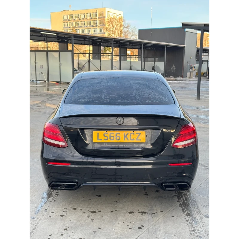 Mercedes-Benz E 220 AMG Night 9G, снимка 5 - Автомобили и джипове - 53105318