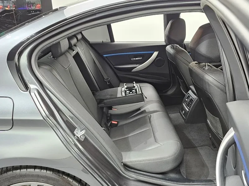 BMW 320 I M Sports, снимка 11 - Автомобили и джипове - 56070104