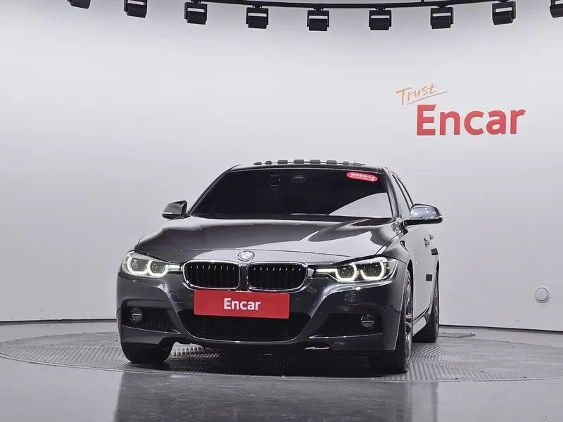 BMW 320 I M Sports, снимка 2 - Автомобили и джипове - 56070104