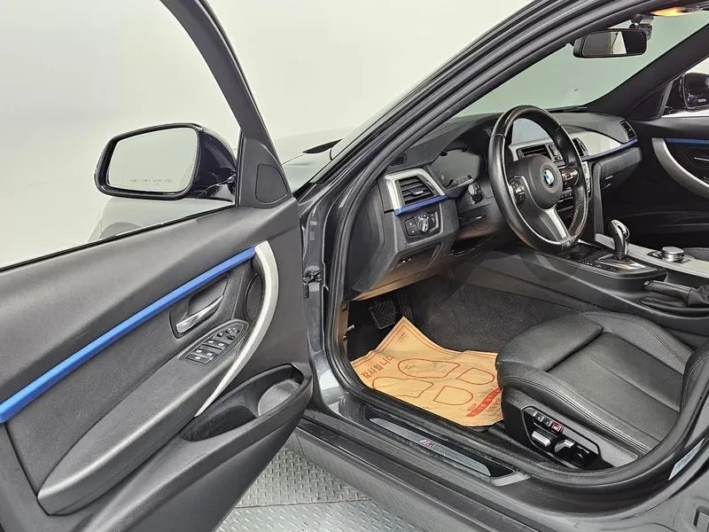 BMW 320 I M Sports, снимка 9 - Автомобили и джипове - 56070104