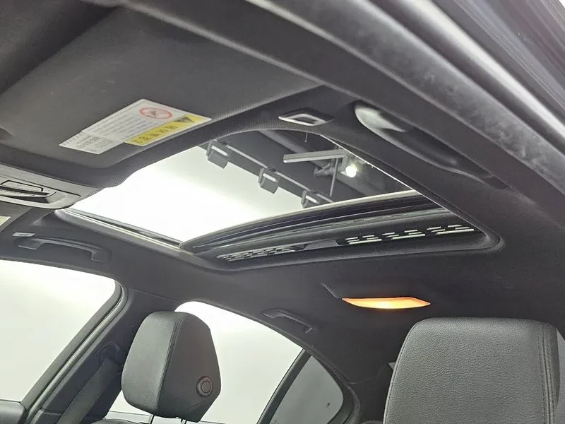 BMW 320 I M Sports, снимка 15 - Автомобили и джипове - 56070104
