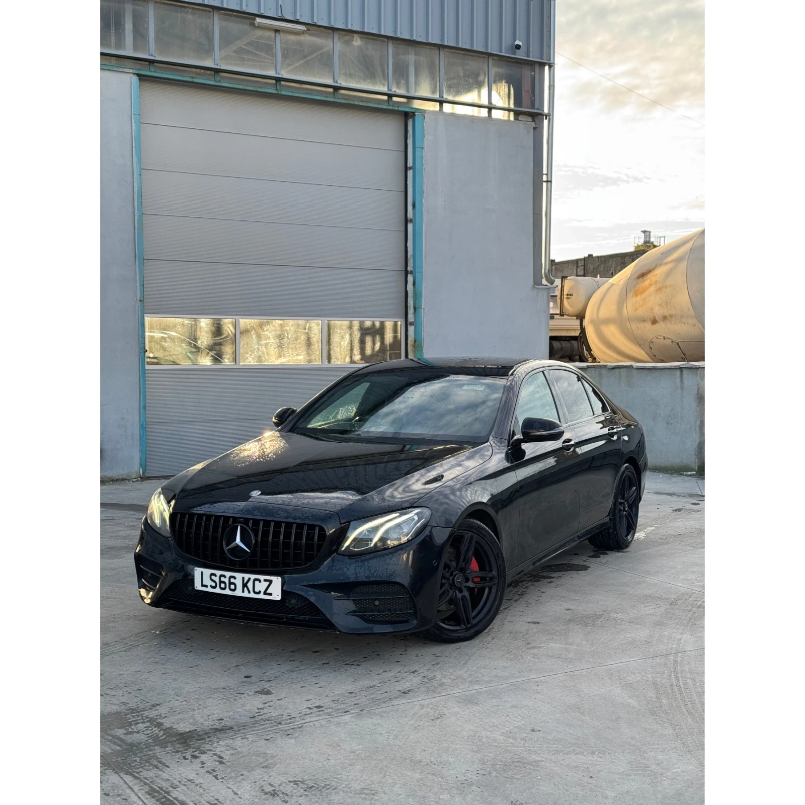 Mercedes-Benz E 220 AMG Night 9G, снимка 1