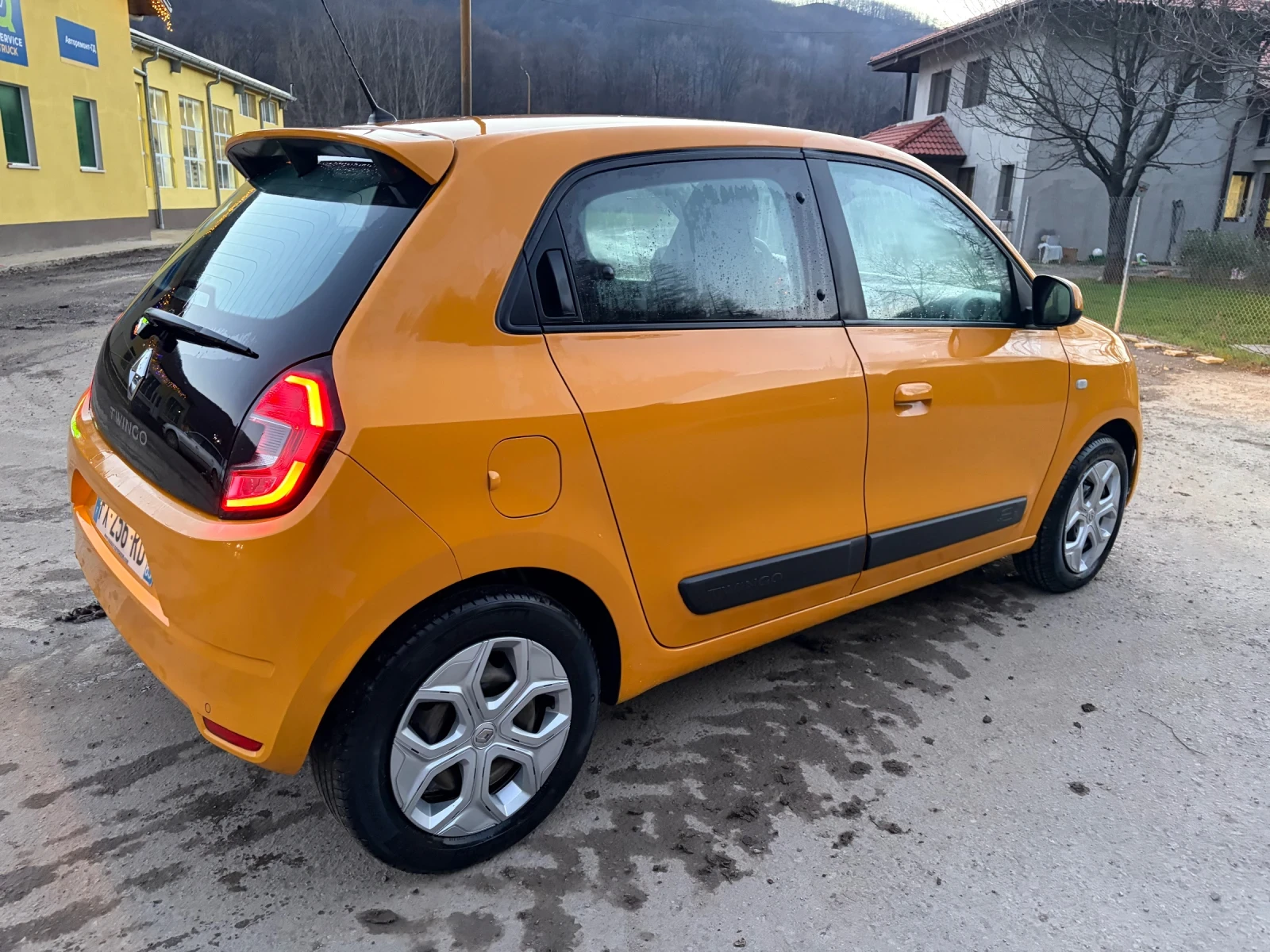Renault Twingo 1.0 - изображение 5