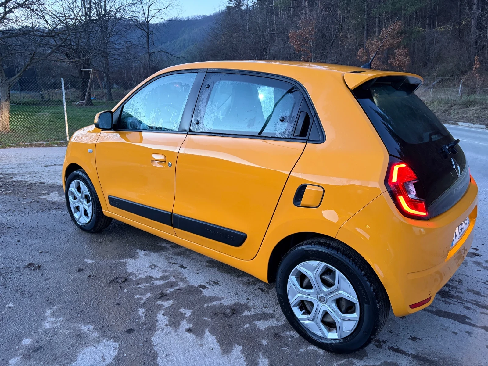 Renault Twingo 1.0 - изображение 9