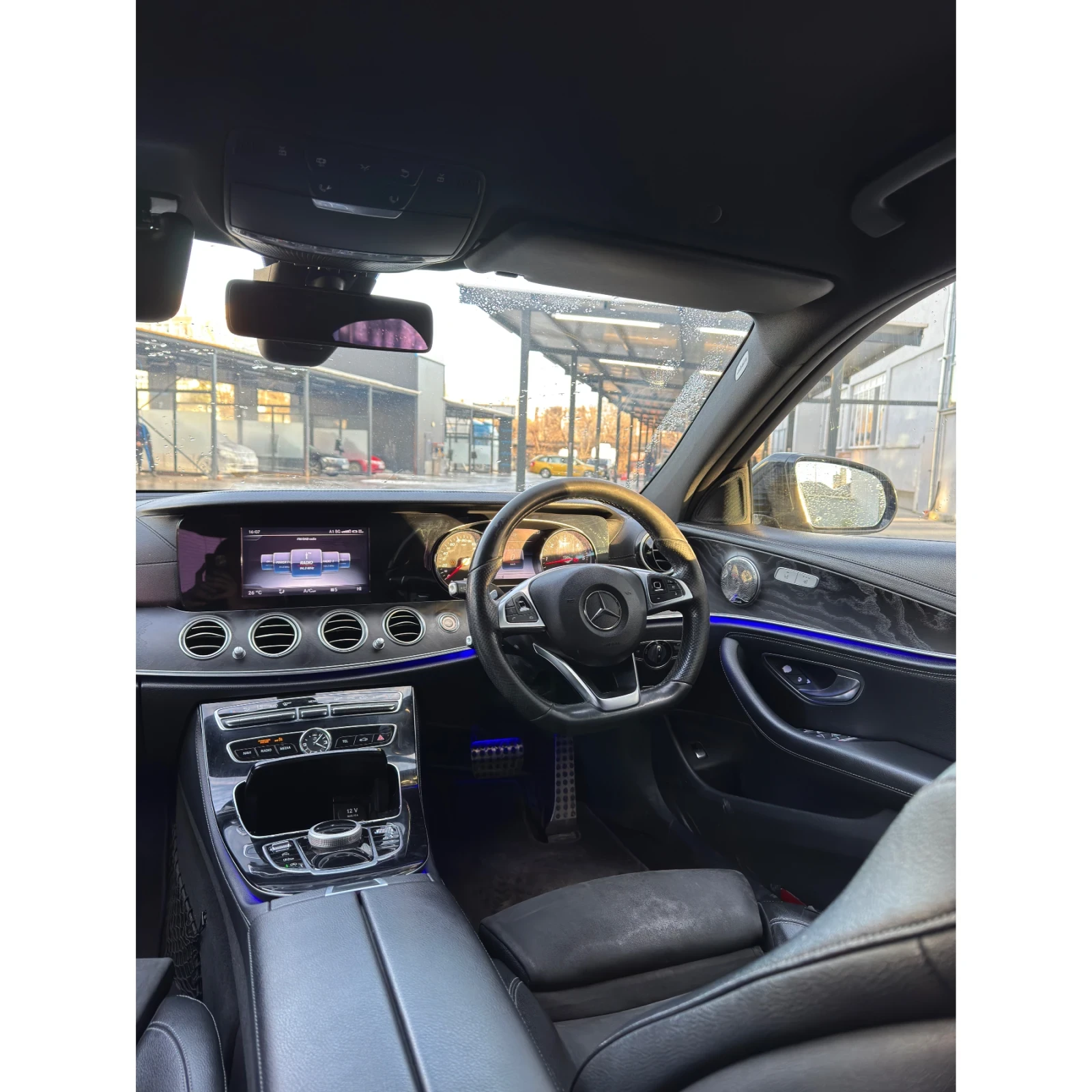 Mercedes-Benz E 220 AMG Night 9G - изображение 8