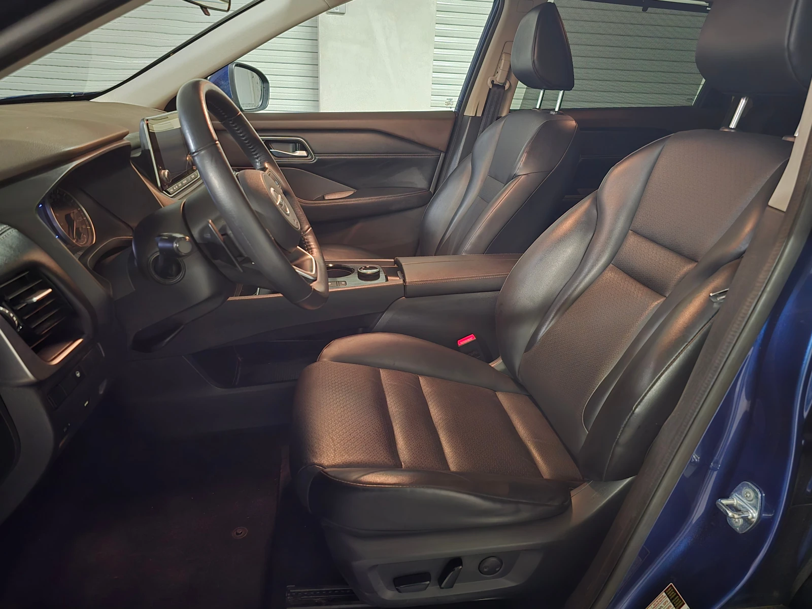 Nissan X-trail 2.5i/AWD/360 камери, снимка 6 - Автомобили и джипове - 53328934