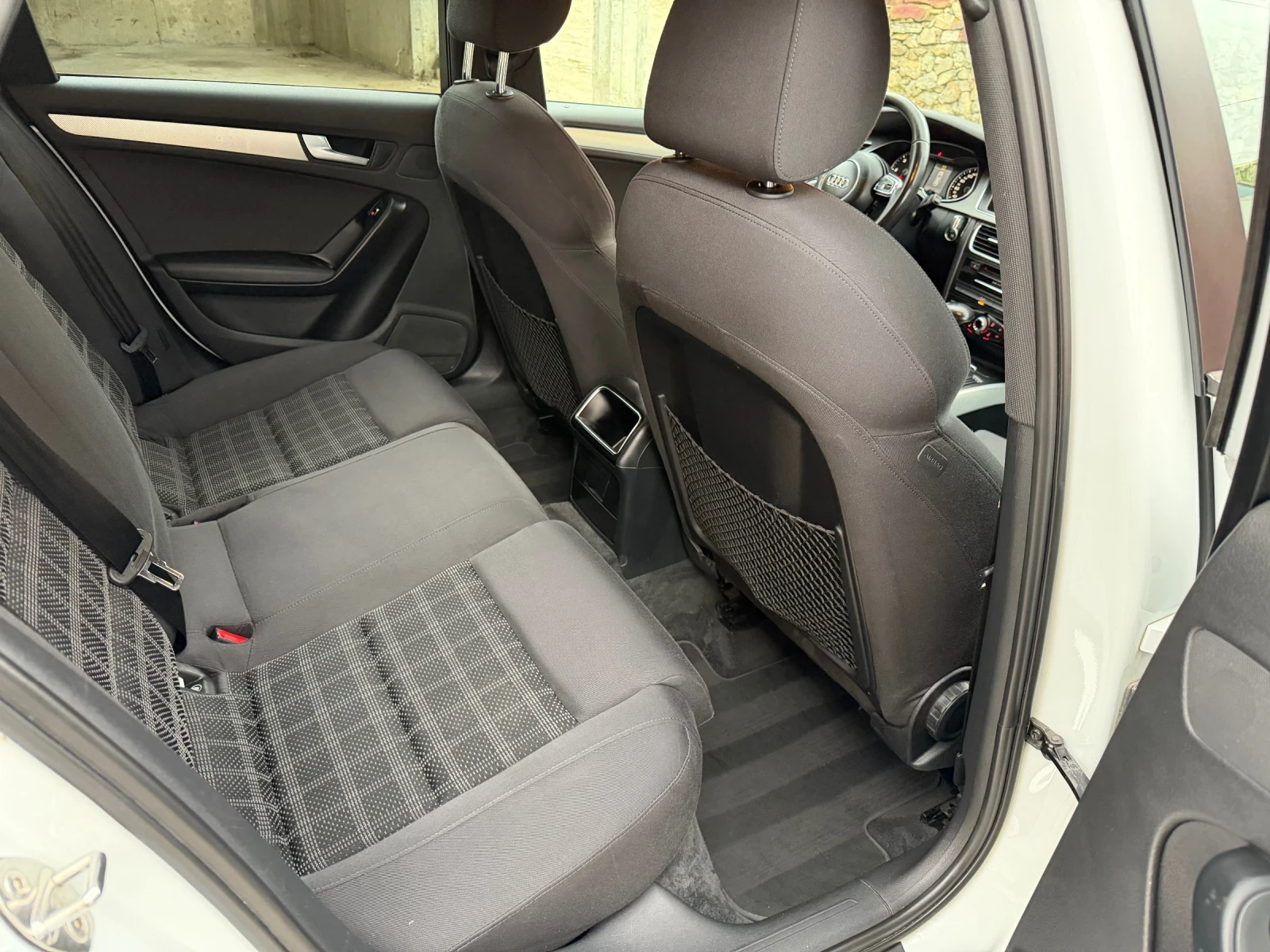 Audi A4 3.0 245 автомат, снимка 11 - Автомобили и джипове - 54332533
