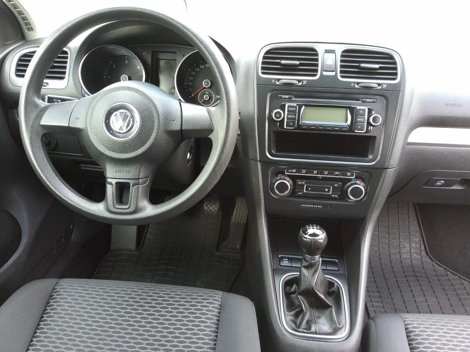 VW Golf 1.6TDI 90PS , снимка 14 - Автомобили и джипове - 53963524