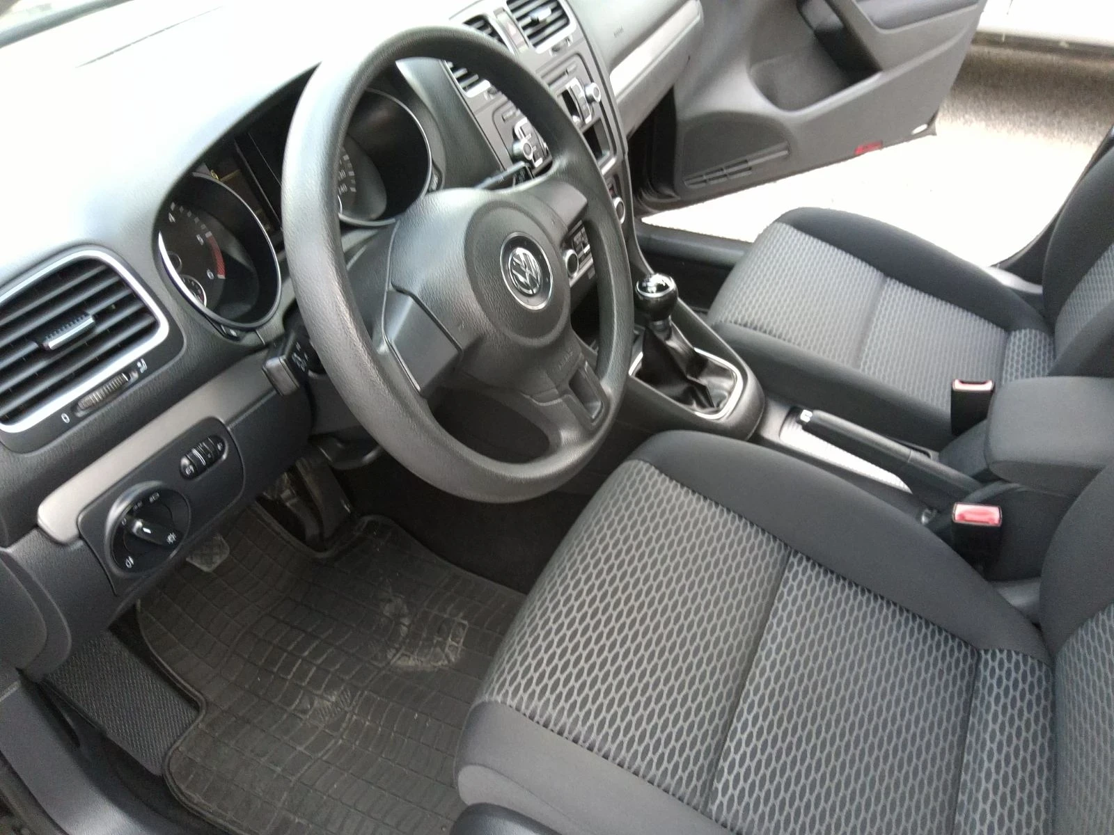 VW Golf 1.6TDI 90PS , снимка 15 - Автомобили и джипове - 53963524