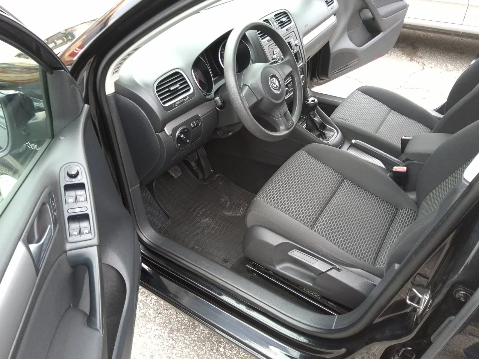 VW Golf 1.6TDI 90PS , снимка 9 - Автомобили и джипове - 53963524