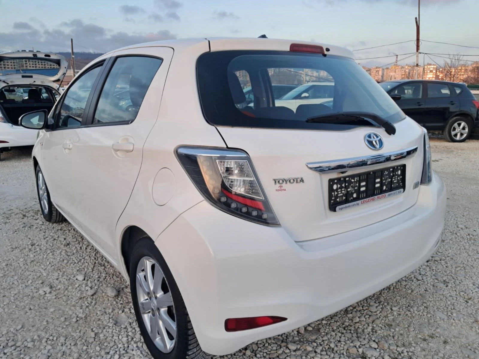 Toyota Yaris 1.5 HYBRID , снимка 6 - Автомобили и джипове - 53995778