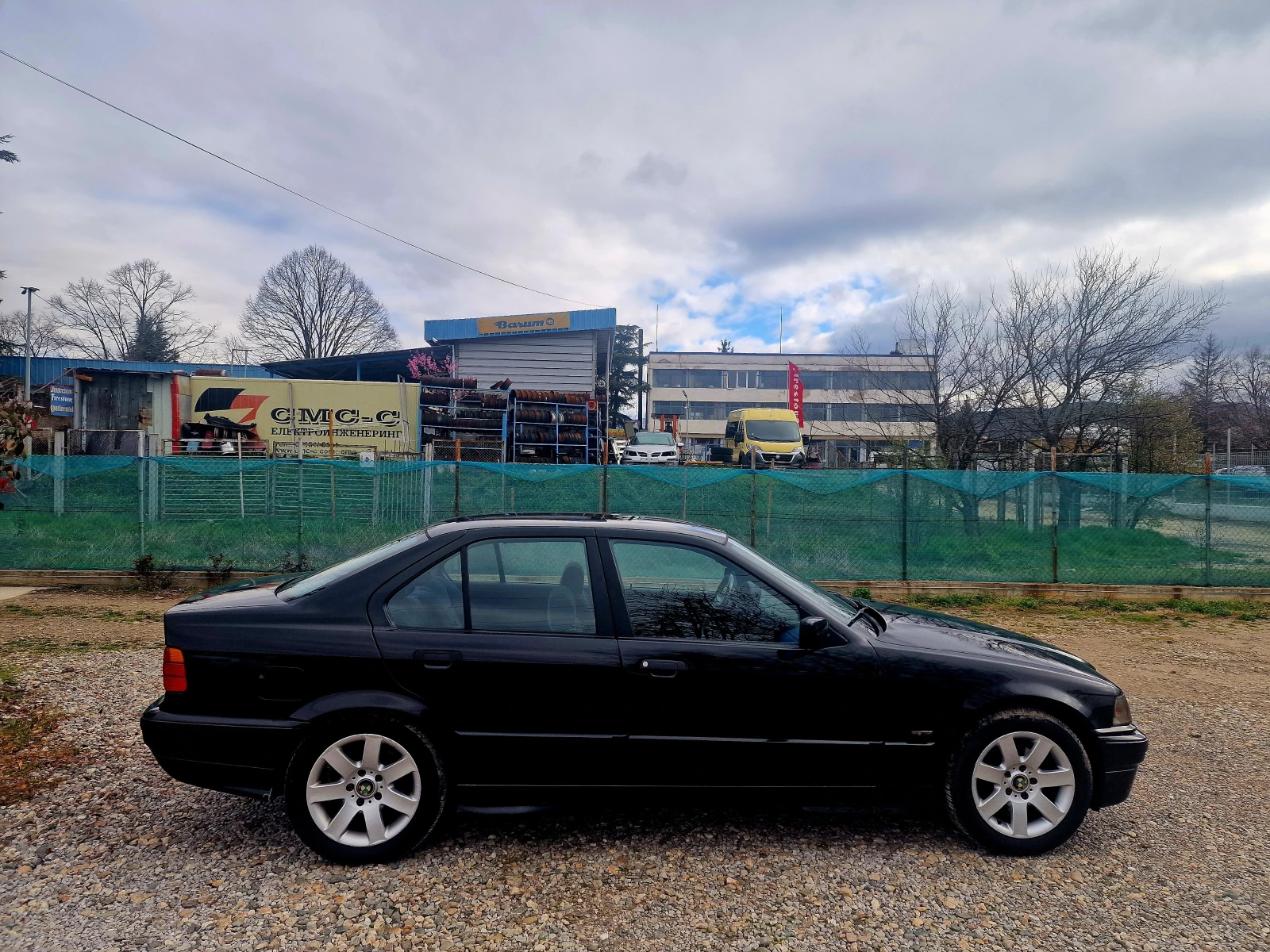 BMW 320 24V Facelift, снимка 4 - Автомобили и джипове - 54024290