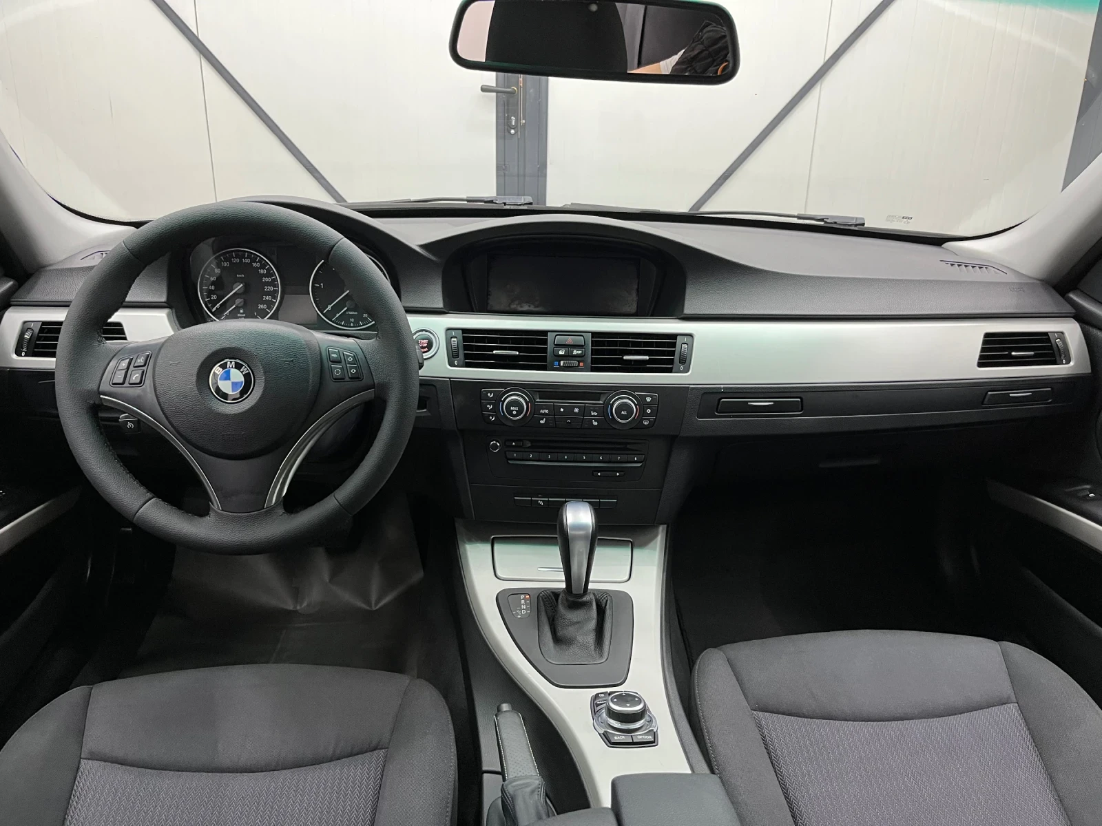 BMW 320, снимка 11 - Автомобили и джипове - 54260095