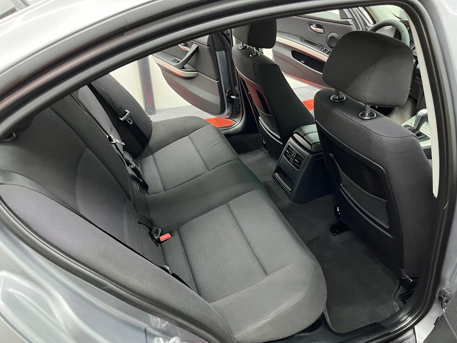 BMW 320, снимка 10 - Автомобили и джипове - 54260095