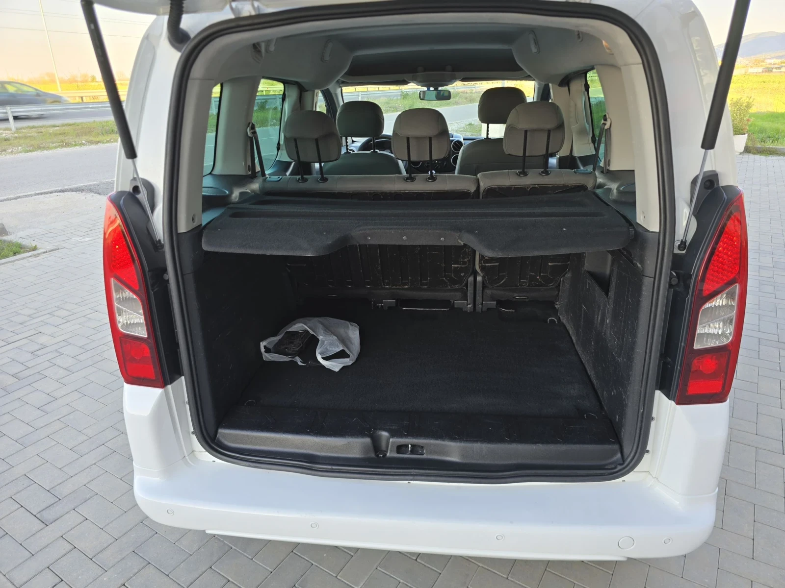 Citroen Berlingo 1.6HDi/98кс., снимка 11 - Автомобили и джипове - 54259833