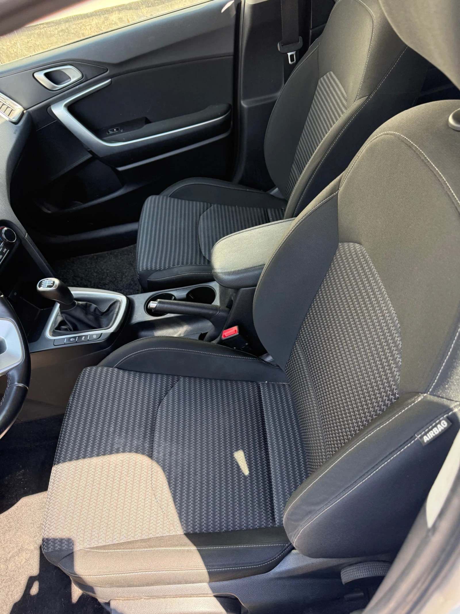 Kia Ceed, снимка 7 - Автомобили и джипове - 54302857