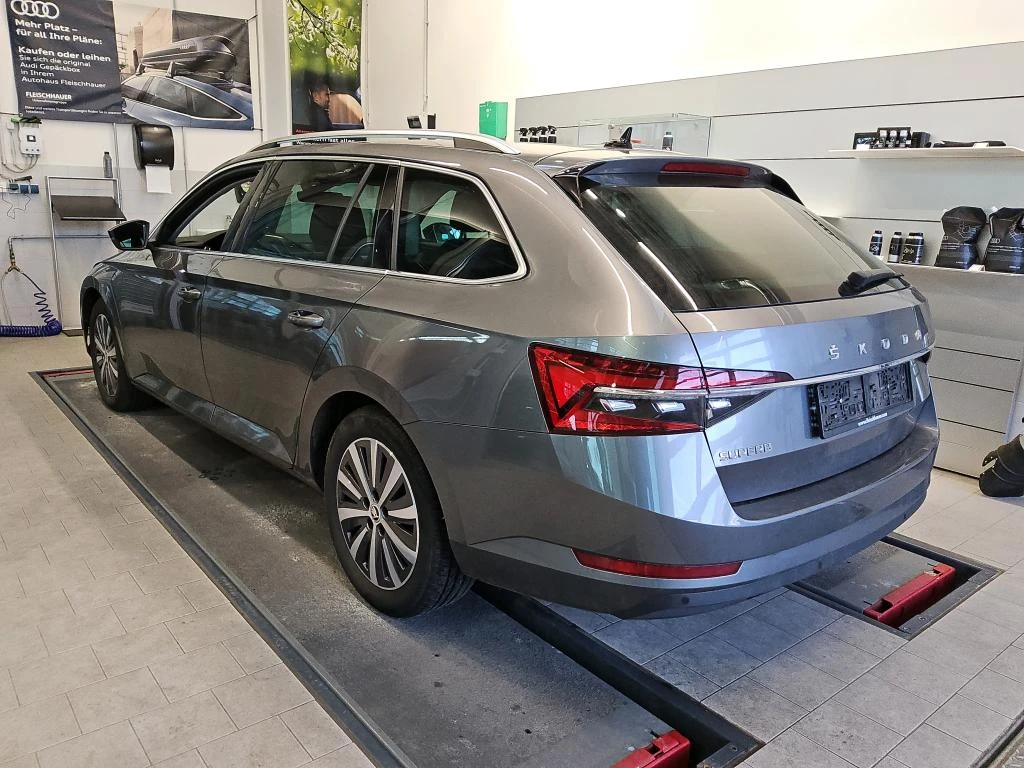 Skoda Superb Combi 2.0 TDI Style, снимка 9 - Автомобили и джипове - 54304304