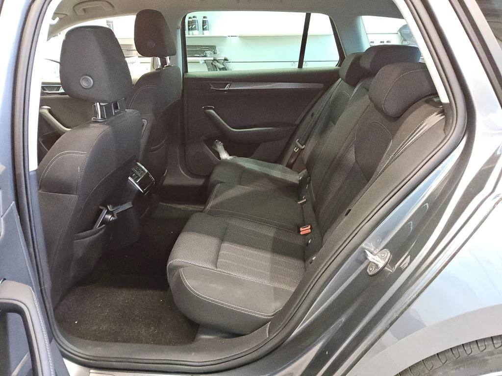 Skoda Superb Combi 2.0 TDI Style, снимка 5 - Автомобили и джипове - 54304304