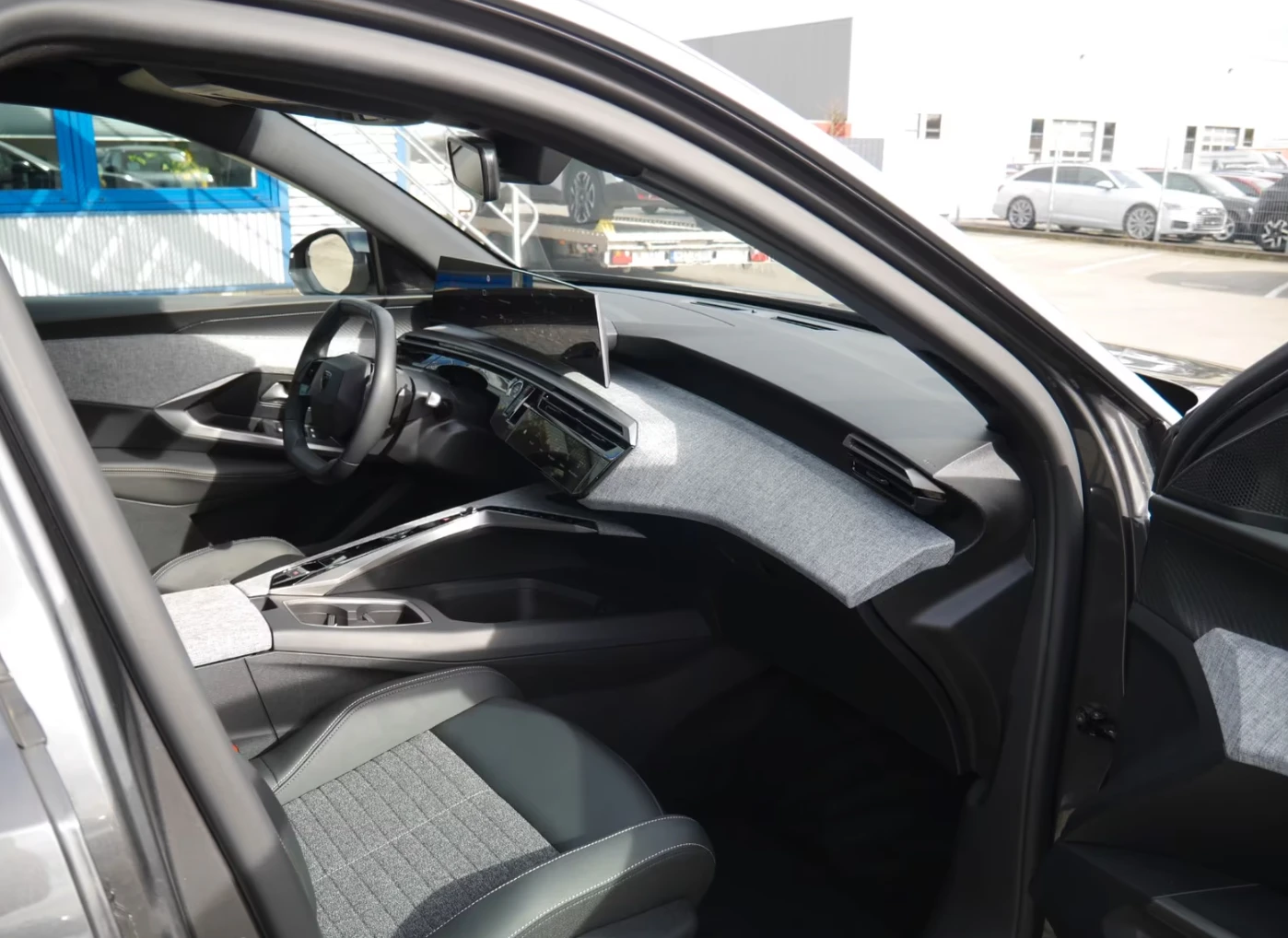 Peugeot 3008 Налично Видео - Hybrid 145 LED/Navi/APP/SHZ/360, снимка 9 - Автомобили и джипове - 55187118