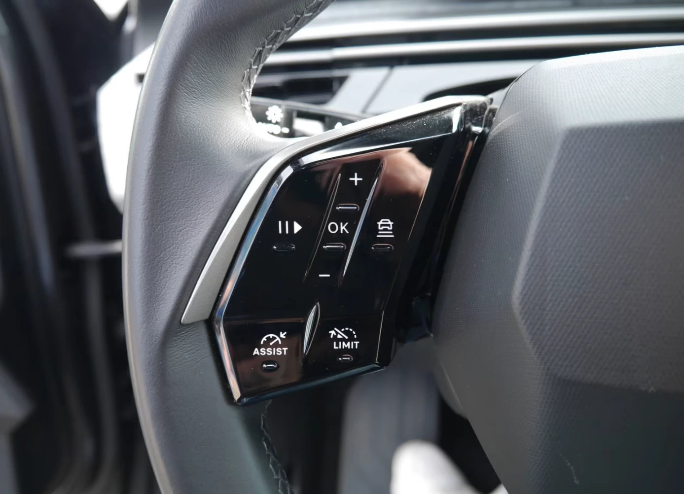 Peugeot 3008 Налично Видео - Hybrid 145 LED/Navi/APP/SHZ/360, снимка 12 - Автомобили и джипове - 55187118