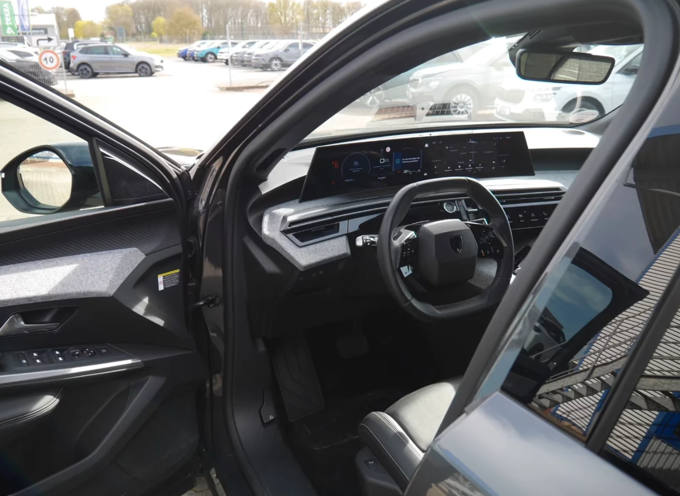 Peugeot 3008 Налично Видео - Hybrid 145 LED/Navi/APP/SHZ/360, снимка 10 - Автомобили и джипове - 55187118
