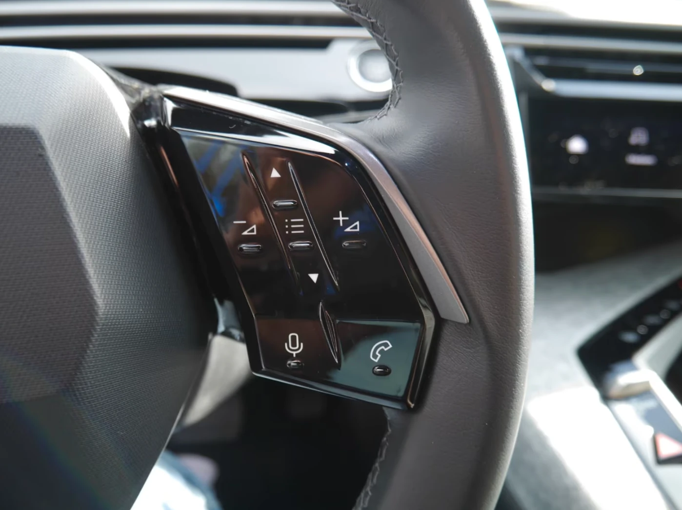 Peugeot 3008 Налично Видео - Hybrid 145 LED/Navi/APP/SHZ/360, снимка 11 - Автомобили и джипове - 55187118