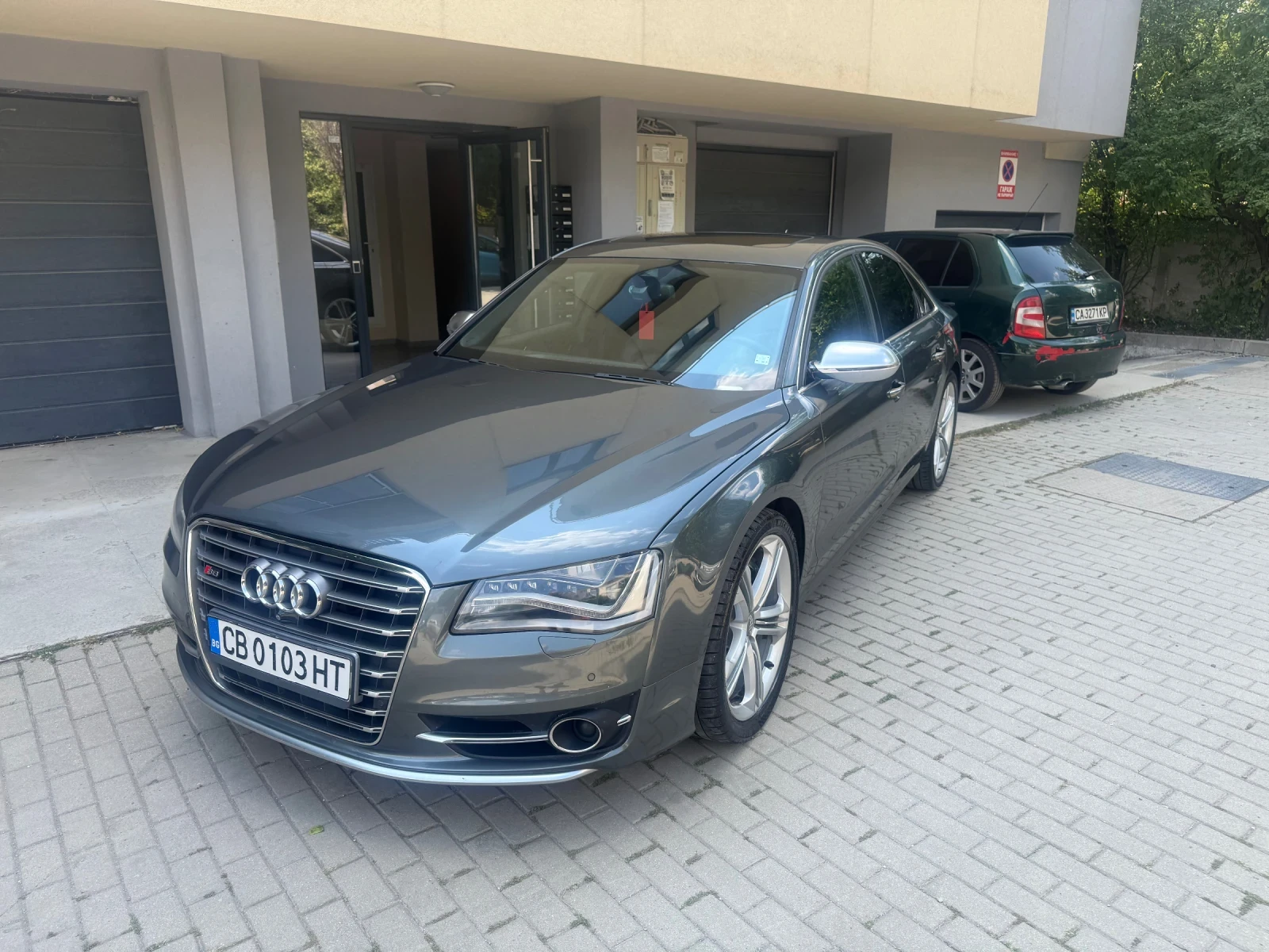 Audi S8