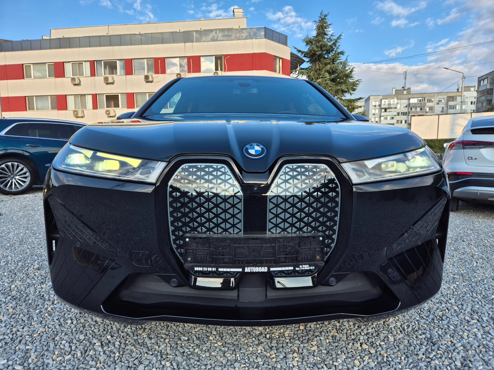 BMW iX 40-M-XDRIVE-HUD-LASER-HARMAN/KARDON-VAKUM-MASAJ, снимка 5 - Автомобили и джипове - 55848638