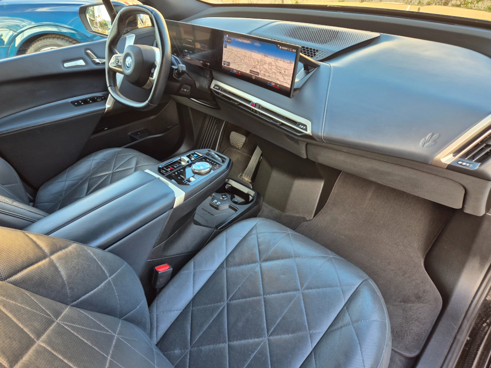 BMW iX 40-M-XDRIVE-HUD-LASER-HARMAN/KARDON-VAKUM-MASAJ, снимка 10 - Автомобили и джипове - 55848638
