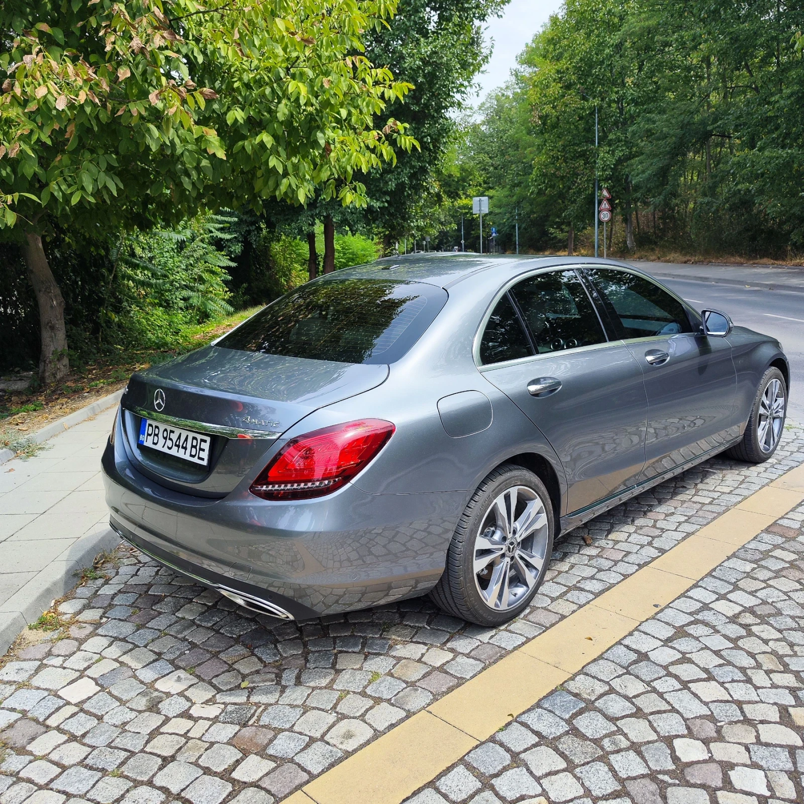 Mercedes-Benz C 300 4 MATIC, снимка 2 - Автомобили и джипове - 56457085
