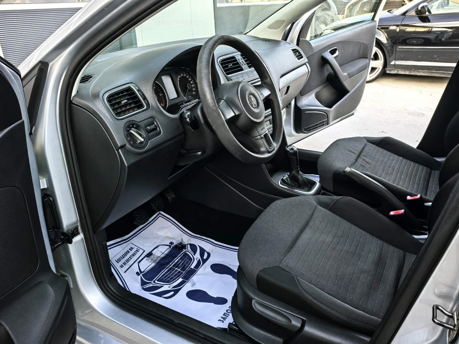 VW Polo 1.6TDI, снимка 9 - Автомобили и джипове - 56588123