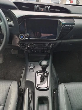 Toyota Hilux 2.8 MHEV DOUBLE CAB 4X4 INVINCIBLE 360, снимка 9