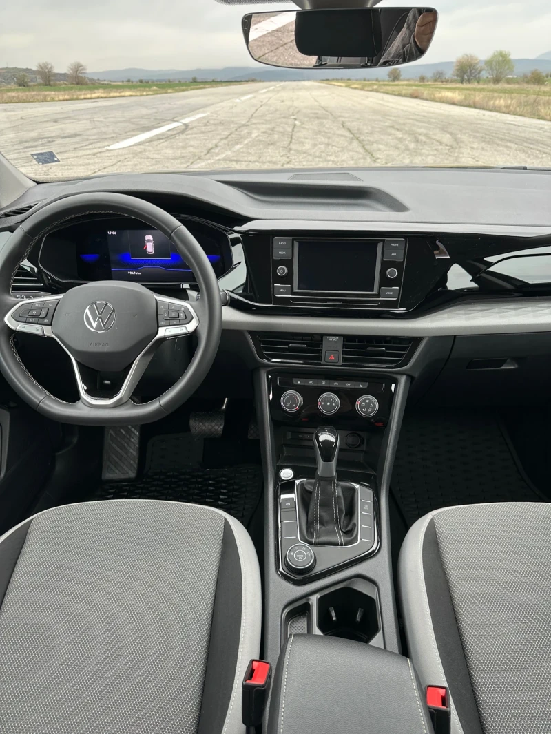 VW Tiguan TAOS 1.5 T, снимка 14 - Автомобили и джипове - 52702149