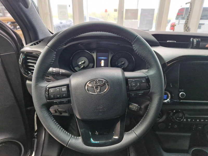 Toyota Hilux 2.8 MHEV DOUBLE CAB 4X4 INVINCIBLE 360, снимка 8 - Автомобили и джипове - 52311599