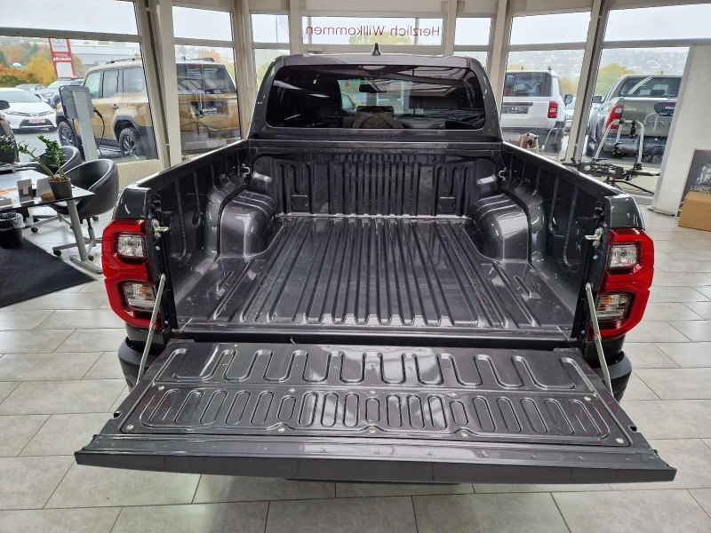 Toyota Hilux 2.8 MHEV DOUBLE CAB 4X4 INVINCIBLE 360, снимка 5 - Автомобили и джипове - 52311599