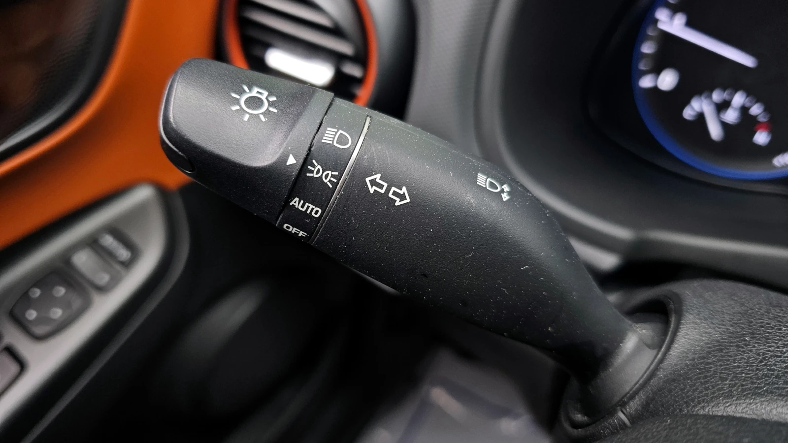 Hyundai Kona 1.6 CRDI / Автоматик / Пълна сервизна история !!!, снимка 14 - Автомобили и джипове - 53466320