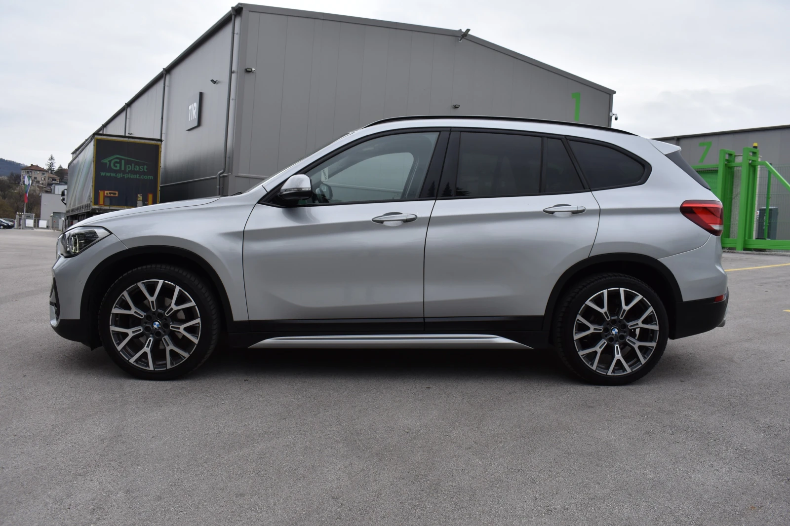 BMW X1 2.0XDIVE= X-LINE= HUD= HARMAN= КОЖА= ТОП!!!, снимка 2 - Автомобили и джипове - 54058680