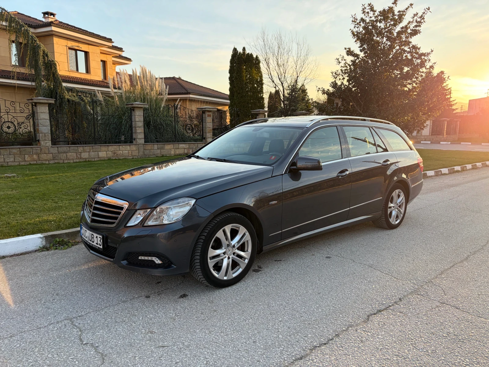Mercedes-Benz E 200 Avantgarde! , снимка 14 - Автомобили и джипове - 54247962