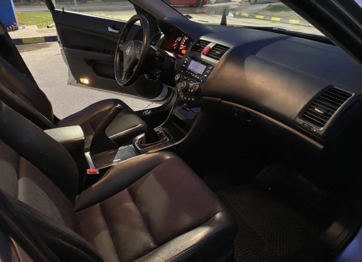 Honda Accord 2.2 i-CTDi, снимка 14 - Автомобили и джипове - 54247962