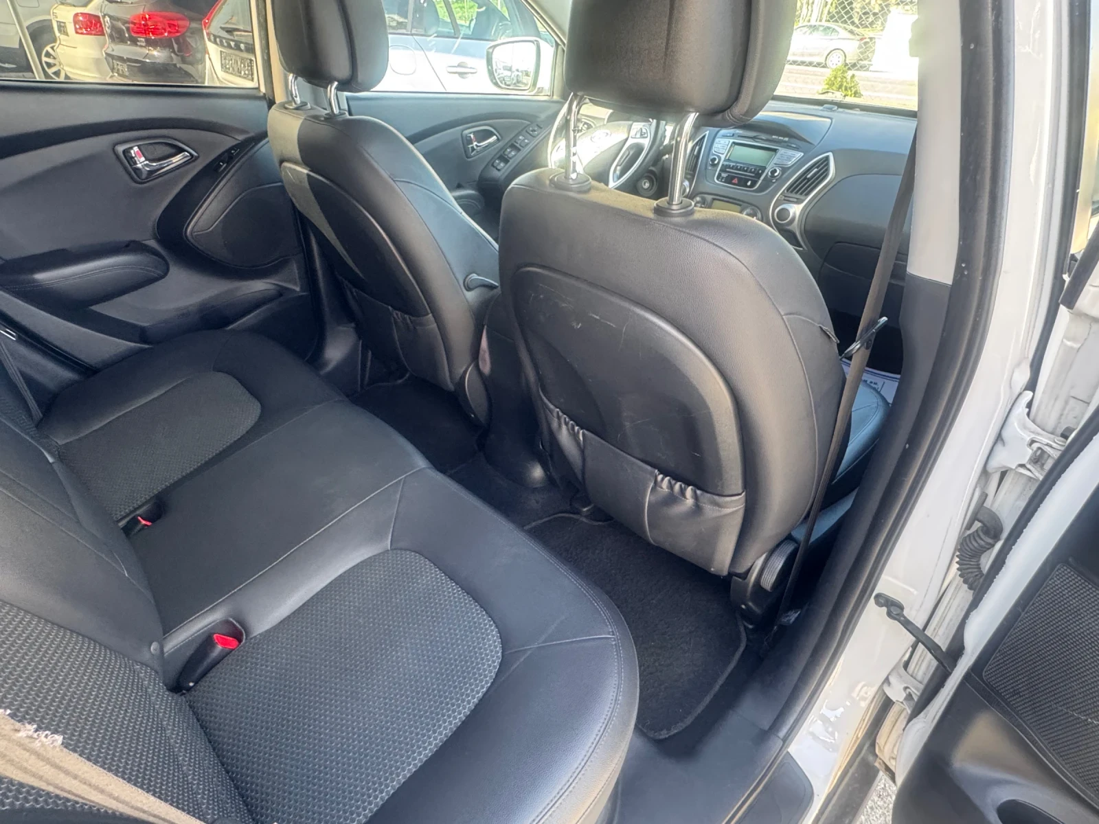 Hyundai IX35 1, 6 бензин, снимка 12 - Автомобили и джипове - 54332676